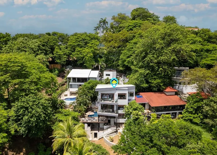 Сasa de vacaciones 5-bd Beachfront, Ocean-view Hillside *