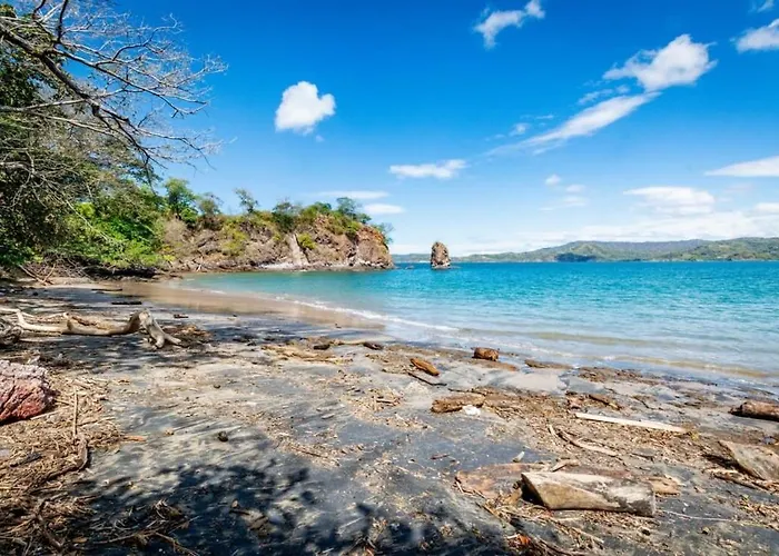 5-bd Beachfront, Ocean-view Hillside *
