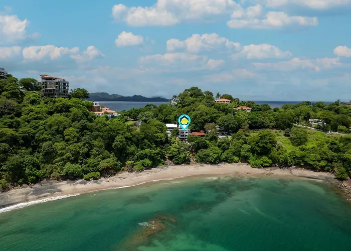 5-bd Beachfront, Ocean-view Hillside Сasa de vacaciones