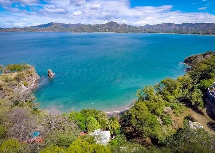 5-bd Beachfront, Ocean-view Hillside Сasa de vacaciones *