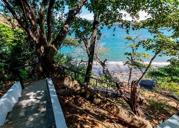 5-bd Beachfront, Ocean-view Hillside Сasa de vacaciones *
