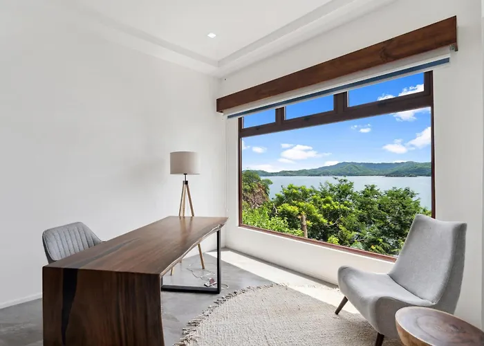 Сasa de vacaciones 5-bd Beachfront, Ocean-view Hillside Playa Flamingo