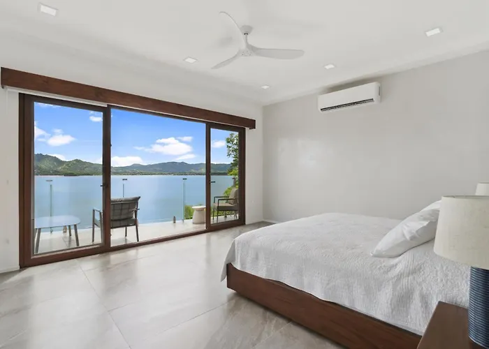 5-bd Beachfront, Ocean-view Hillside