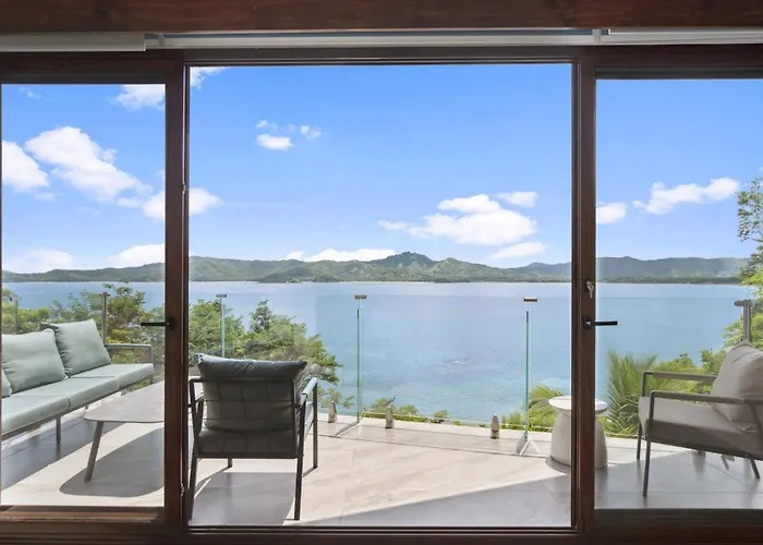 5-bd Beachfront, Ocean-view Hillside Сasa de vacaciones