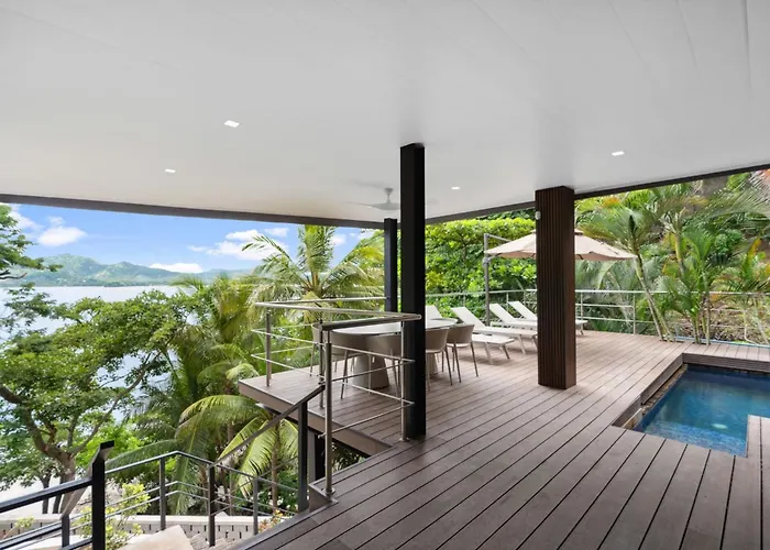 5-bd Beachfront, Ocean-view Hillside Сasa de vacaciones *