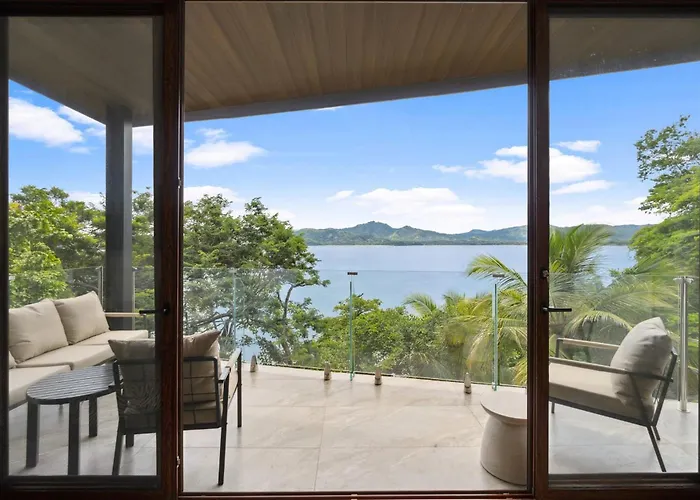 5-bd Beachfront, Ocean-view Hillside Сasa de vacaciones Playa Flamingo